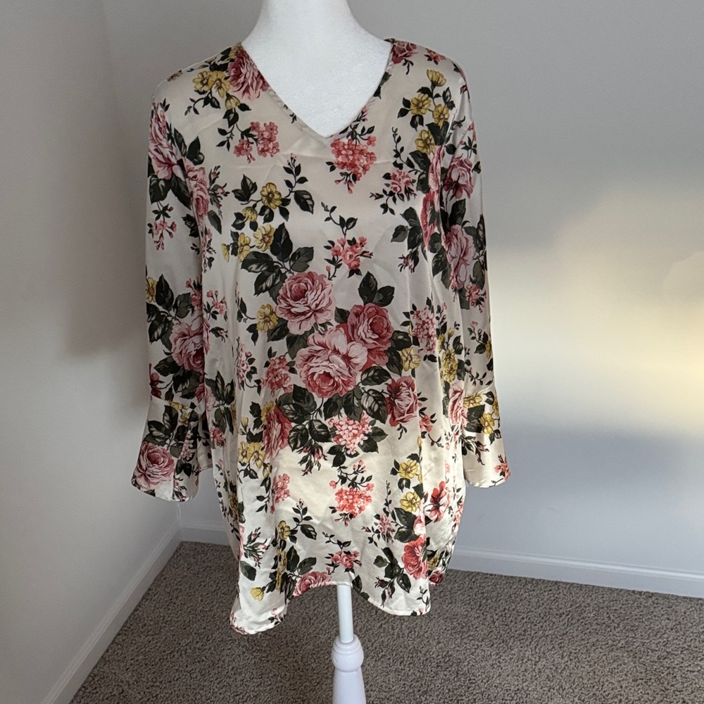 Alba Floral V-Neck Blouse - Cream and Pink